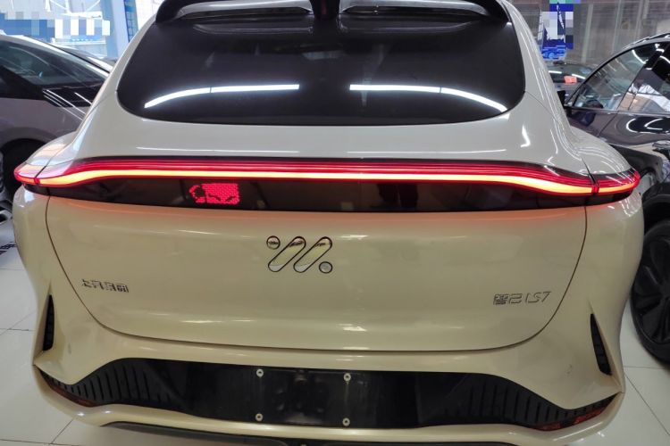 Used  LS7 2023 100kWh Pro All-Wheel-Drive Version