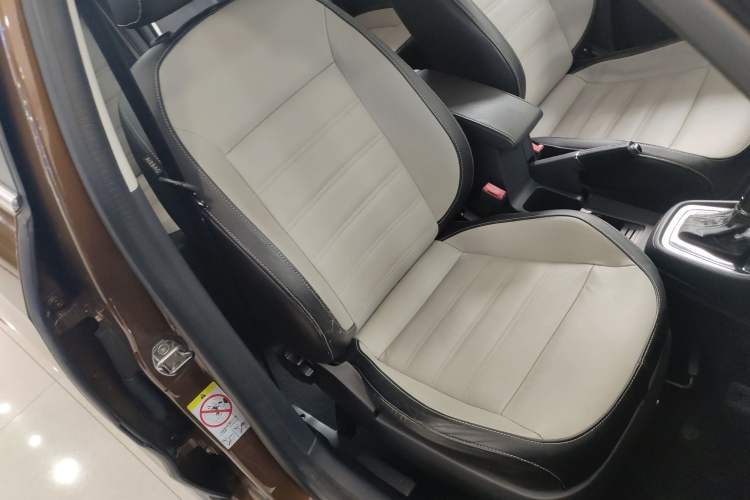 Used Volkswagen Cross Lavida 2014 1.6L Automatic