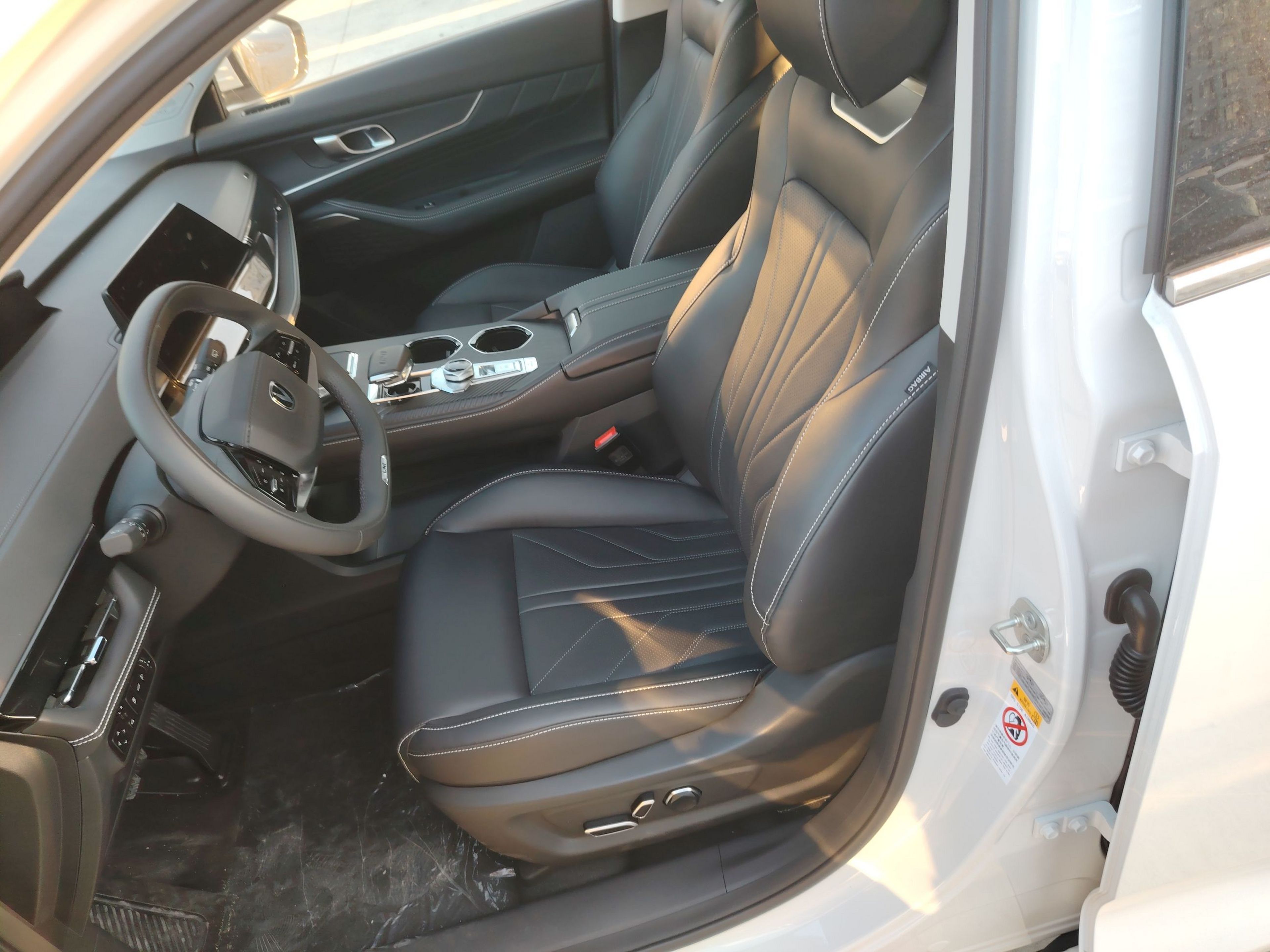 Переднее сиденье в автомобиле