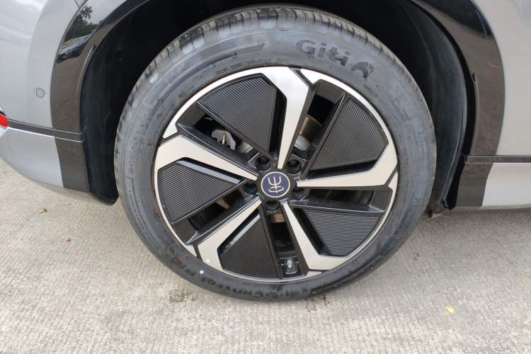 Used BYD Song L EV 2025 Intelligent Driving Version 662 km LiDAR Excellence Edition
