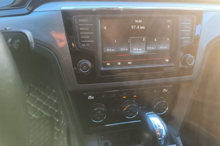 Used Volkswagen Lamando 2015 280TSI DSG Luxury Edition
