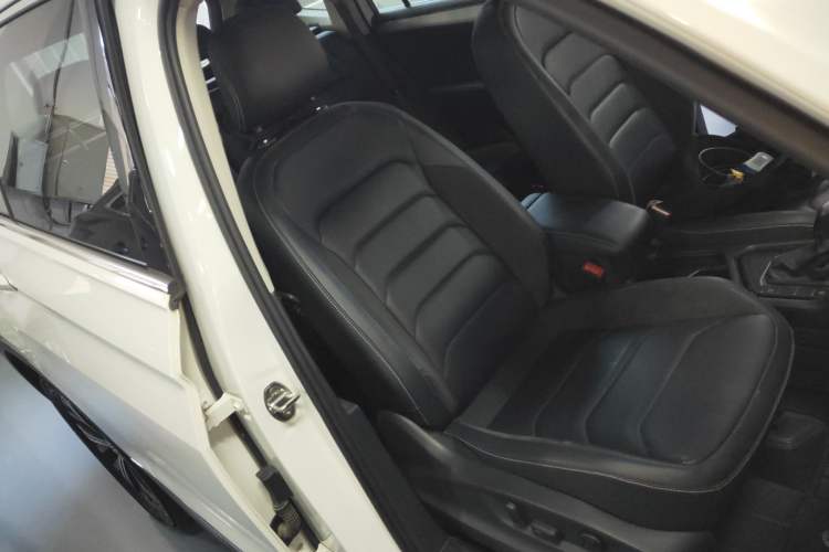 Used Volkswagen Tiguan L 2019 330TSI Automatic Two-Wheel Drive Panoramic Comfort Edition China V Standard
