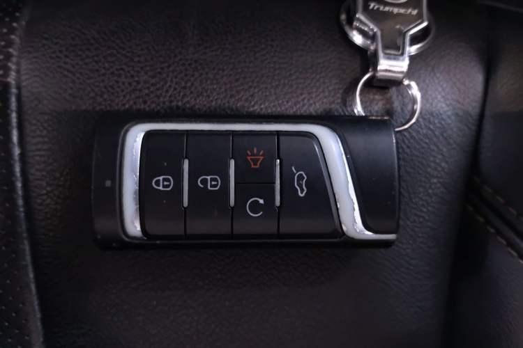 Used GAC Trumpchi GS8 2017 320T Two-Wheel Drive Luxury Smart Connectivity Version (7 Seats)