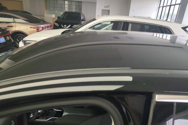 Used Hongqi E-QM5 2023 Base Travel Edition
