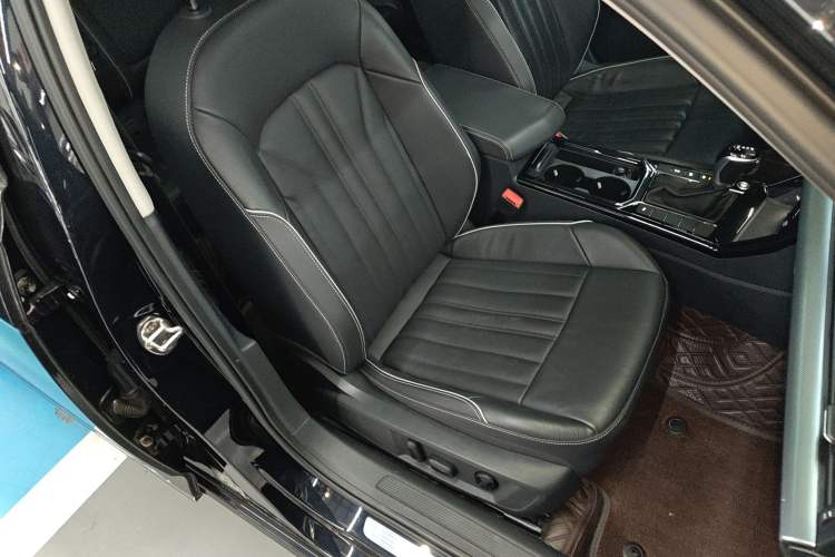 Used Volkswagen Passat 2022 330TSI Elite Edition Custom Version
