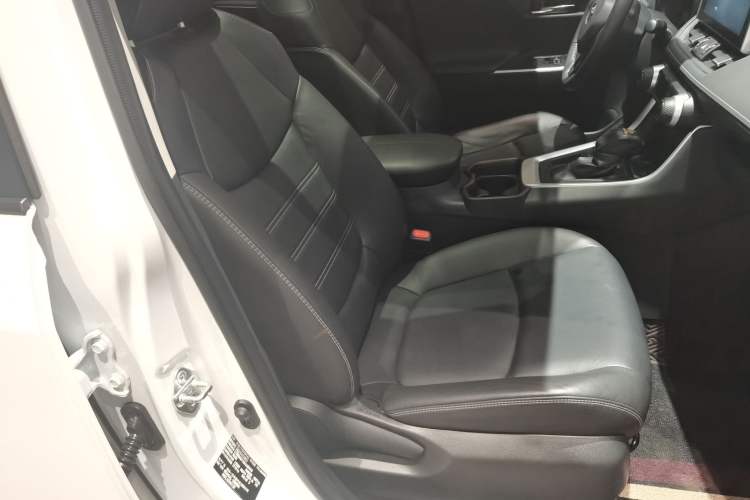 Used Toyota RAV4 2021 2.0L CVT Two-Wheel Drive Fashion PLUS Edition
