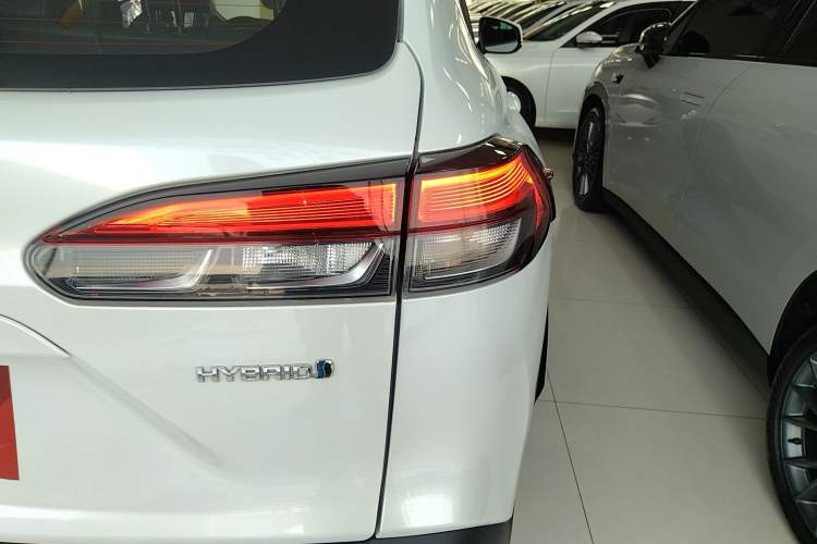 Used Toyota FRONTLANDER 2023 2.0L Smart Electric Hybrid Dual-Engine Deluxe Version
