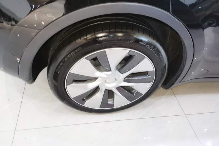 Used Tesla Model Y 2022 Long-Range All-Wheel-Drive Version