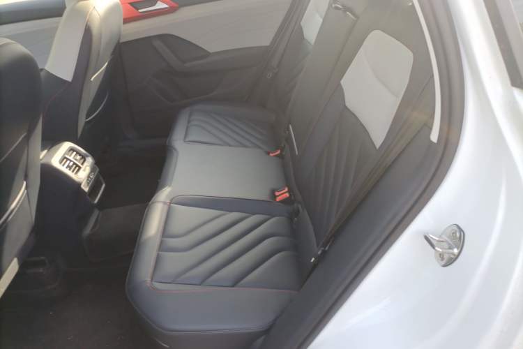 Used Volkswagen Tharu 2024 300TSI Two-Wheel-Drive Moon Luxury Edition
