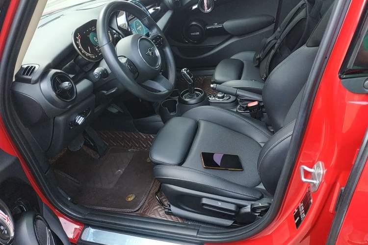 Used  MINI 2022 1.5T COOPER Classic Edition Five-Door Version
