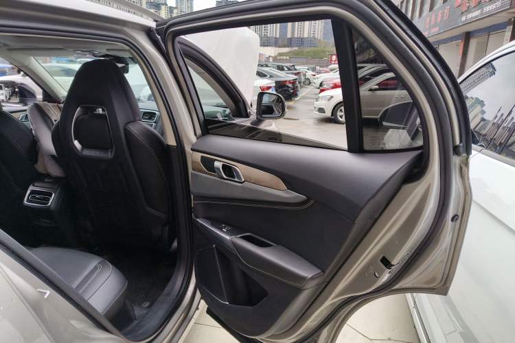 Used Lynk & Co 01 2019 2.0T Two-Wheel-Drive Pro Version China VI Standard
