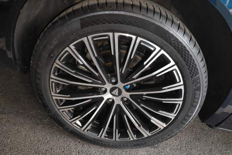 Used  S09 2025 Four-Wheel Drive Ultra+ Custom Edition
