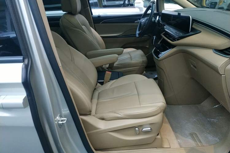 Used Buick GL8 2020 ES Land Cruiser 653T Luxury Model