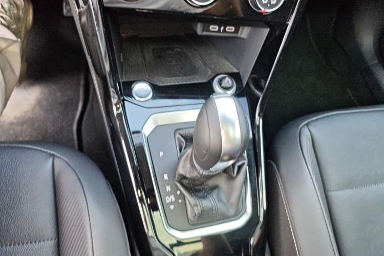 Used Volkswagen T-ROC 2021 280TSI DSG Two-Wheel Drive Comfort Connect Edition
