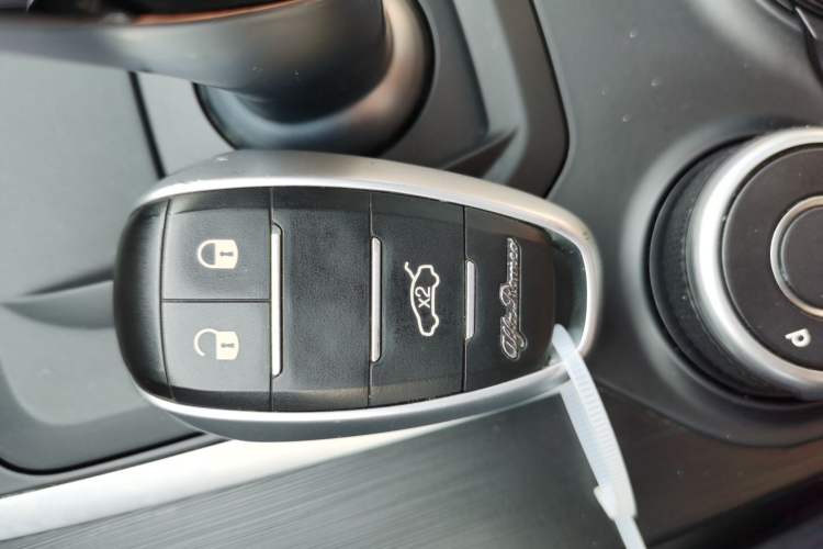 Used Alfa Romeo Giulia 2017 2.0T 200HP Luxury Edition
