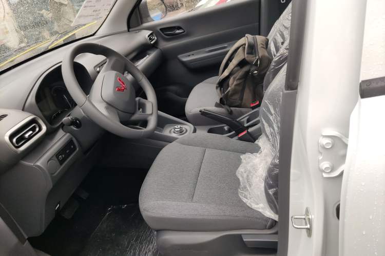 Used Wuling Hongguang New Energy 2024 All-Electric Model 300KM Practical Version