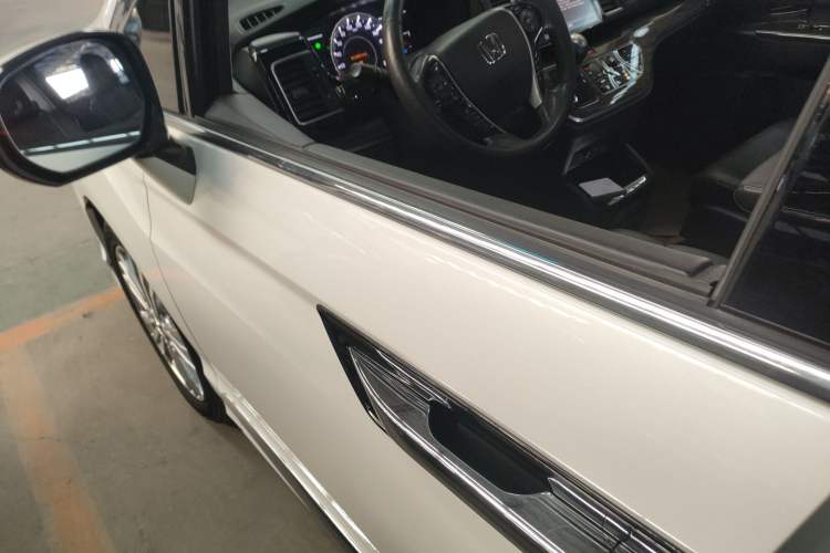 Used Honda Elysion 2016 2.4L Luxury Edition
