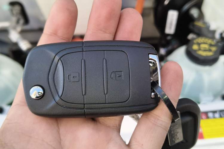 Used Wuling Yangguang 2024 300KM Comfort Version Passenger Van 75kW
