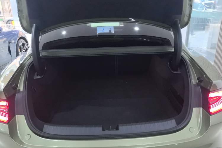 Used  SU7 2024 Rear-Drive Ultra-Long Range Advanced Pro-Level Intelligent Driving Version
