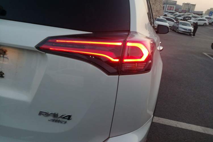 Used Toyota RAV4 2018 2.5L Automatic 4x4 Elite i Edition
