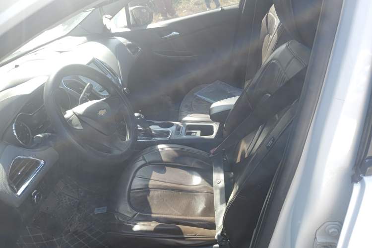 Used Chevrolet Cruze 2017 1.5L Automatic Pioneer Sunroof Edition
