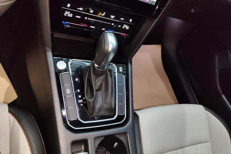 Used Volkswagen Magotan 2026 30 Million Vehicles Selected Model 380TSI DSG Luxury Edition
