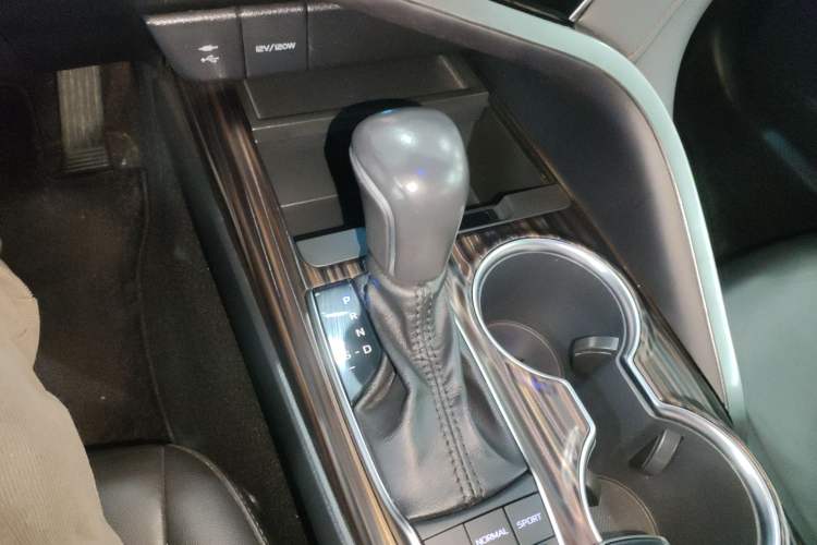 Used Toyota Camry 2019 2.5G Luxury Edition China VI Standard
