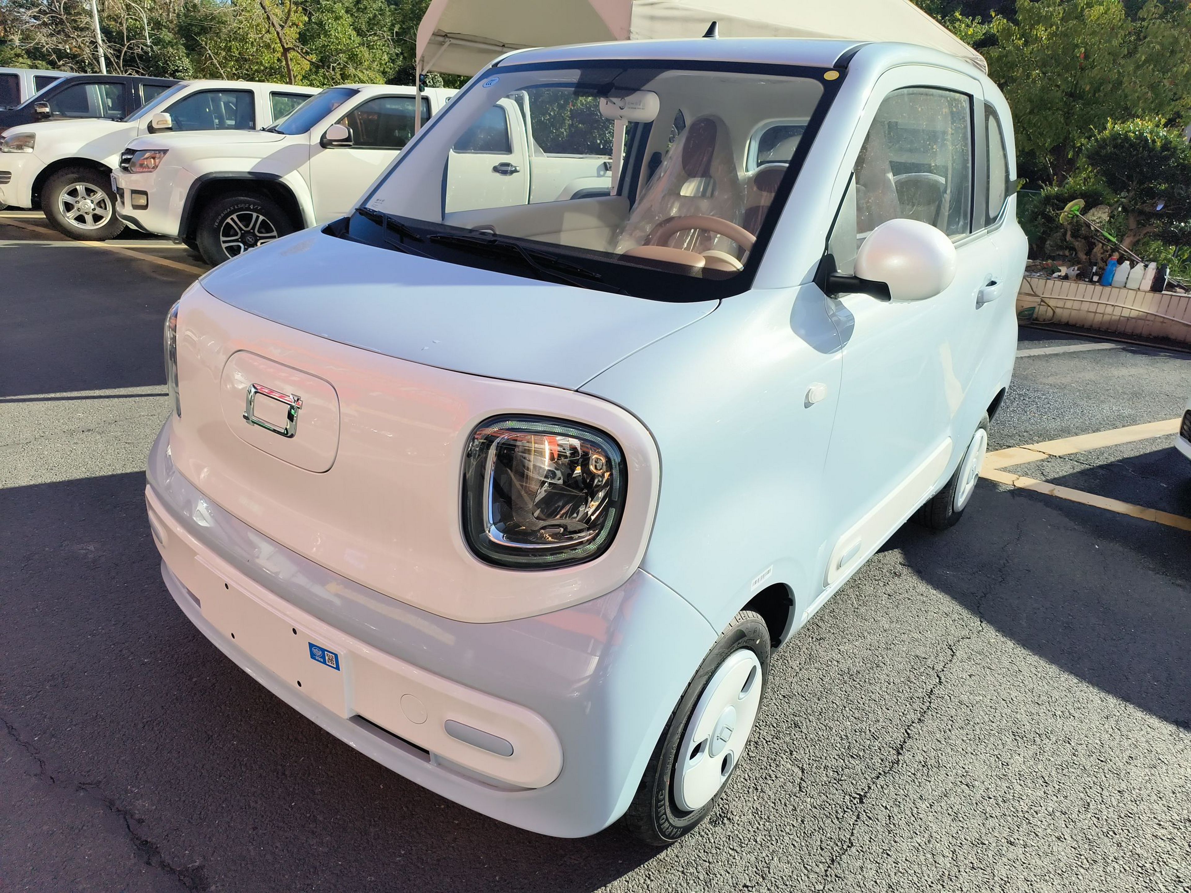 Под передней частью автомобиля