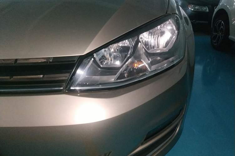 Used Volkswagen Golf 2016 1.6L Automatic Fashion Model
