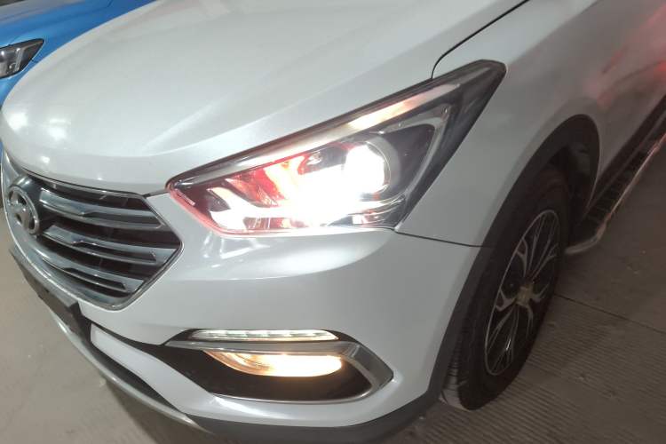 Used Hyundai Santa Fe 2017 2.0T Automatic Two-Wheel Drive Smart Version 7 Seats
