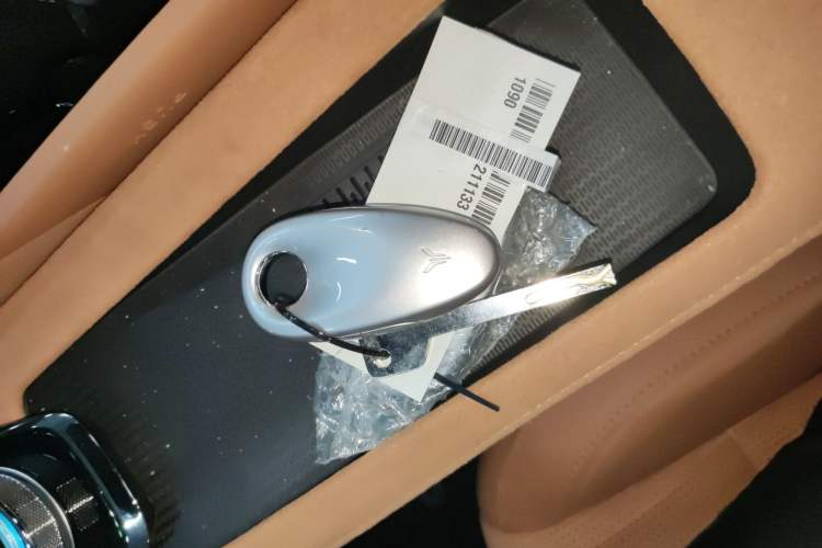 Used VOYAH PASSION 2024 PHEV Four-Wheel Drive Ultra-Long Range Flagship Model
