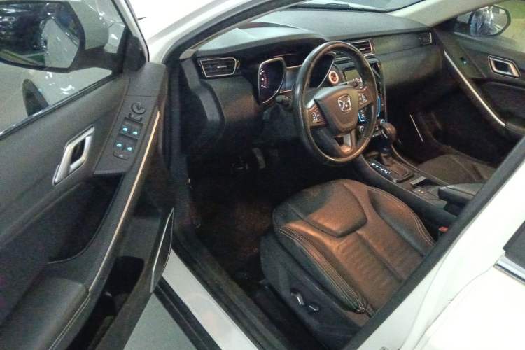 Used JMC Yusheng S330 2016 1.5L GTDi Automatic Two-Wheel Drive Prestige Edition
