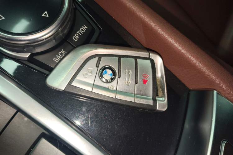 Used BMW 5 Series GT 2014 528i Leading Model
