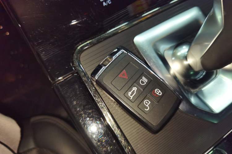 Used Land Rover Range Rover Evoque 2020 249 PS R-DYNAMIC SE Sport Technology Edition
