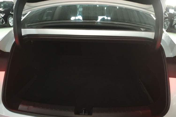 Used  E8 2024 550 km Range Rear-Drive MAX
