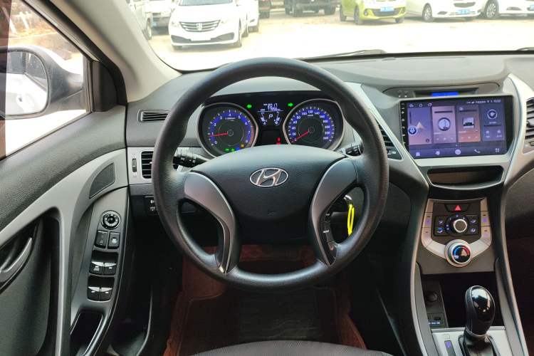 Used Hyundai Elantra 2015 1.6L Automatic Fashion Model
