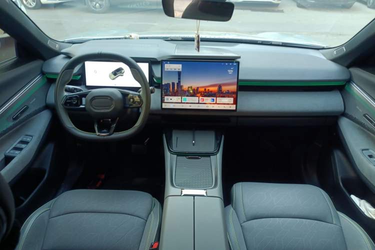 Used Lynk & Co 08 EM-P 2025 120km Long-Range Pro
