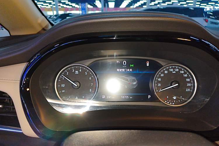 Used Buick GL8 2023 Facelifted Land Cruiser Executive Luxury Version
