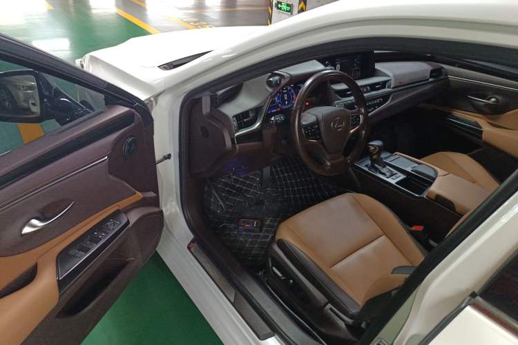 Used Lexus ES 2018 200 Excellence Edition China V Standard
