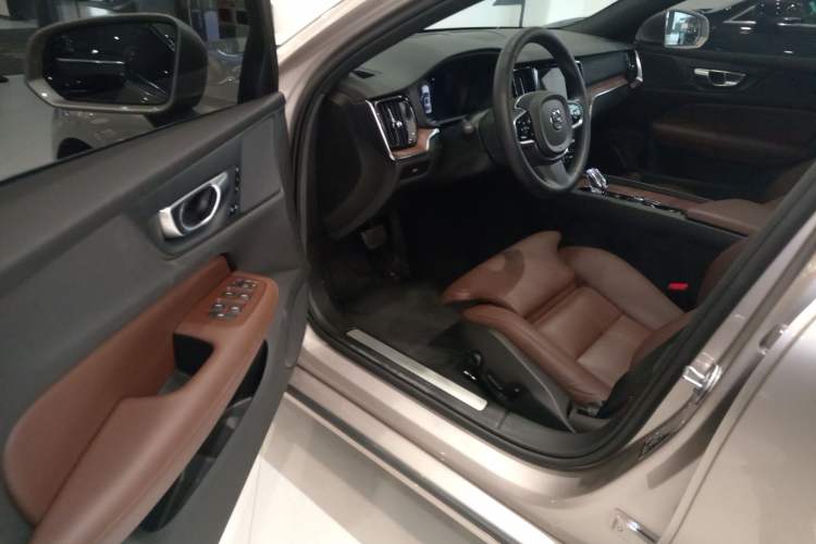 Used Volvo S60 2025 B4 Zhiyuan Luxury Edition