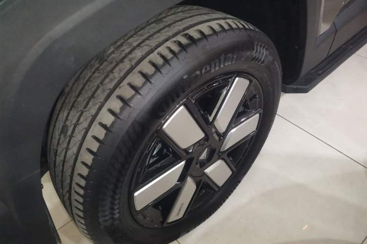 Used  G318 2024 Four-Wheel-Drive Air Suspension Model