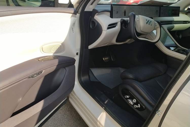 Used  LS7 2023 90 kWh Elite Rear-Drive Version