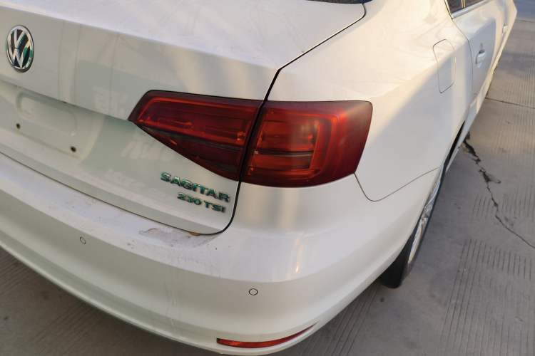 Used Volkswagen Sagitar 2016 230TSI 25th Anniversary Edition
