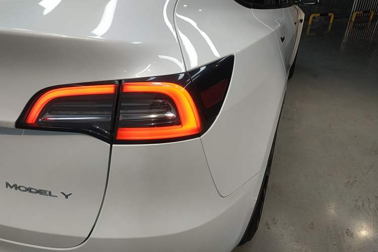 Used Tesla Model Y 2022 Long-Range All-Wheel-Drive Version
