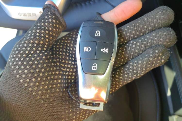 Used  BJ40 2023 2.0T Automatic Four-Wheel Drive Urban Hunter Edition Chivalrous Type
