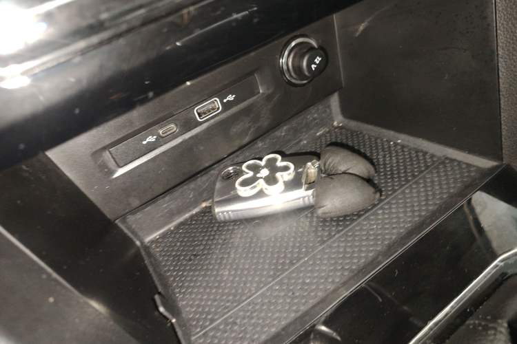 Used Volkswagen Tiguan L 2023 330TSI Automatic Two-Wheel Drive R-Line Enjoyment Edition
