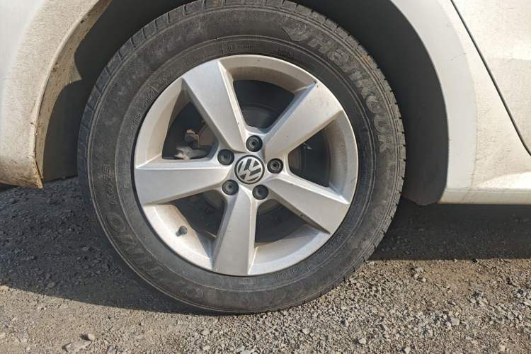 Used Volkswagen Gran Lavida 2013 1.6L Manual Fashion Model