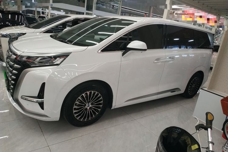 Used Denza D9 2022 DM-i 970 Four-Wheel Drive Prestige Model
