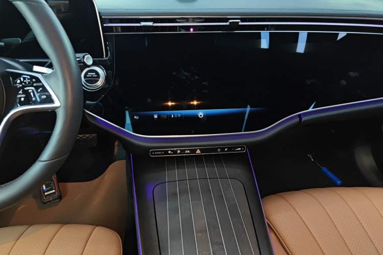 Used Mercedes-Benz E-Class New Energy 2024 E 350 e L Plug-in Hybrid Sedan
