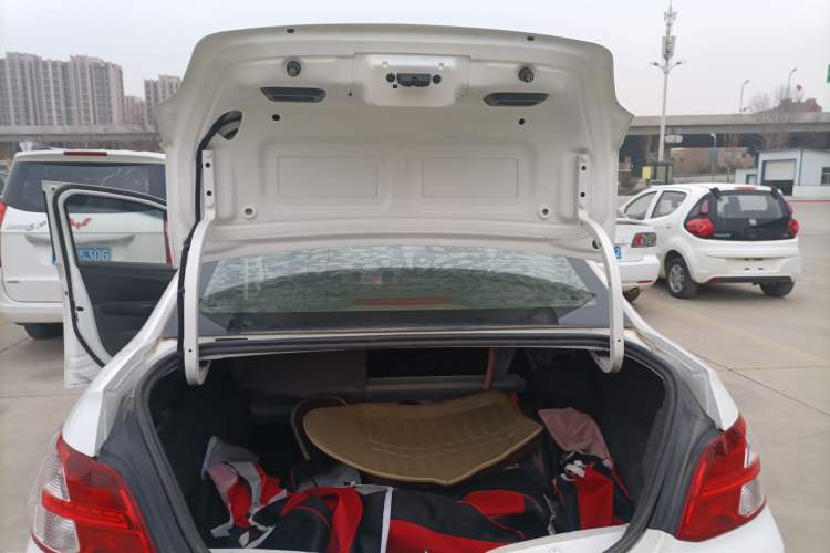 Used Peugeot 301 2014 1.6L Manual Comfort Edition
